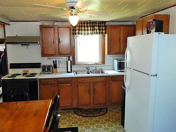 3rd image of 109 E North St