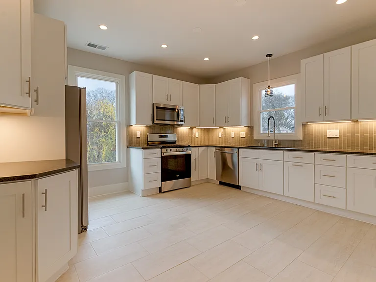1544 Court Ave #3 — Photo 6