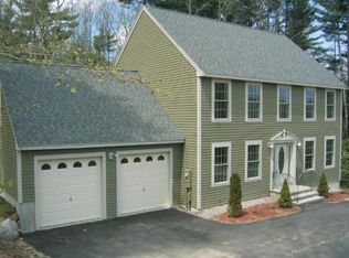 34 Lakewood Dr, Alton Bay, NH 03810
