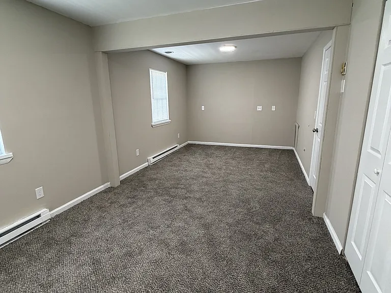 304 Elizabeth St — Photo 7