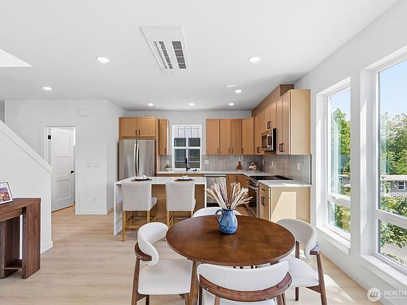 4th image of 5716 NE 65th Street