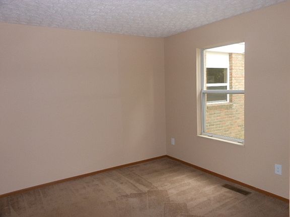 4th image of 143 S Westmoor Ave APT F
