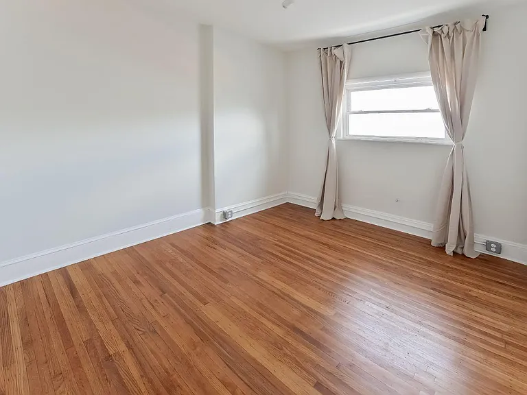 1909 S Woodstock St — Photo 17