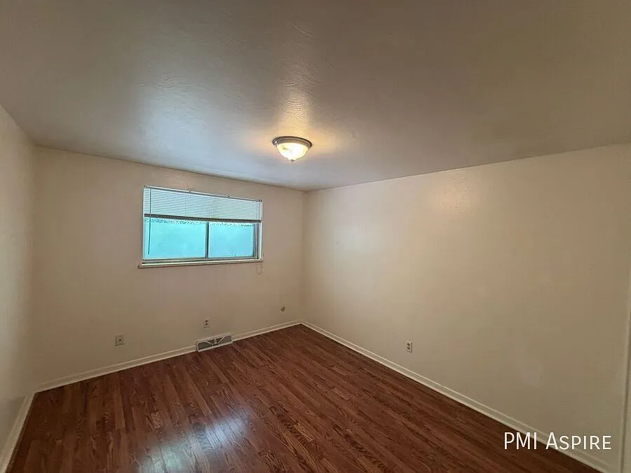 2 Bedroom 1 Bathroom Apartment in Longmont — Photo 4
