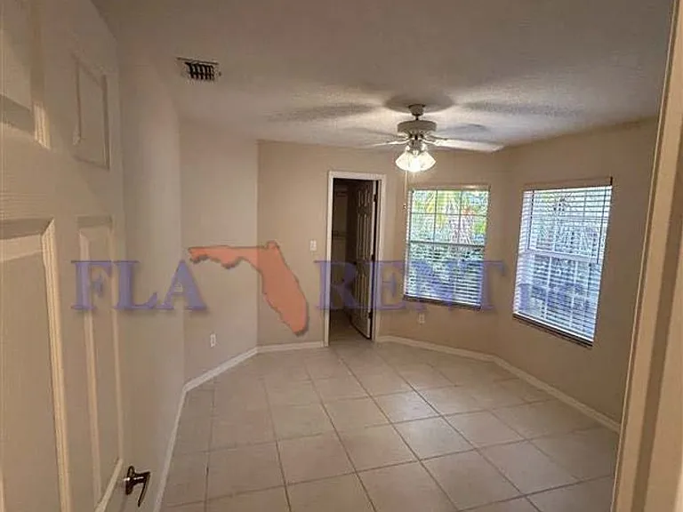 706 Andover Cir — Photo 12