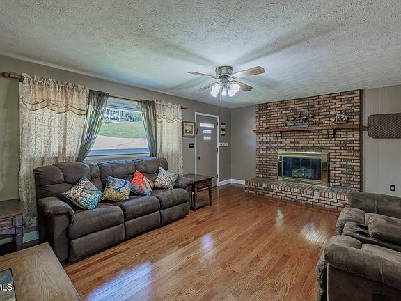 3rd image of 314 Woodvale Rd
