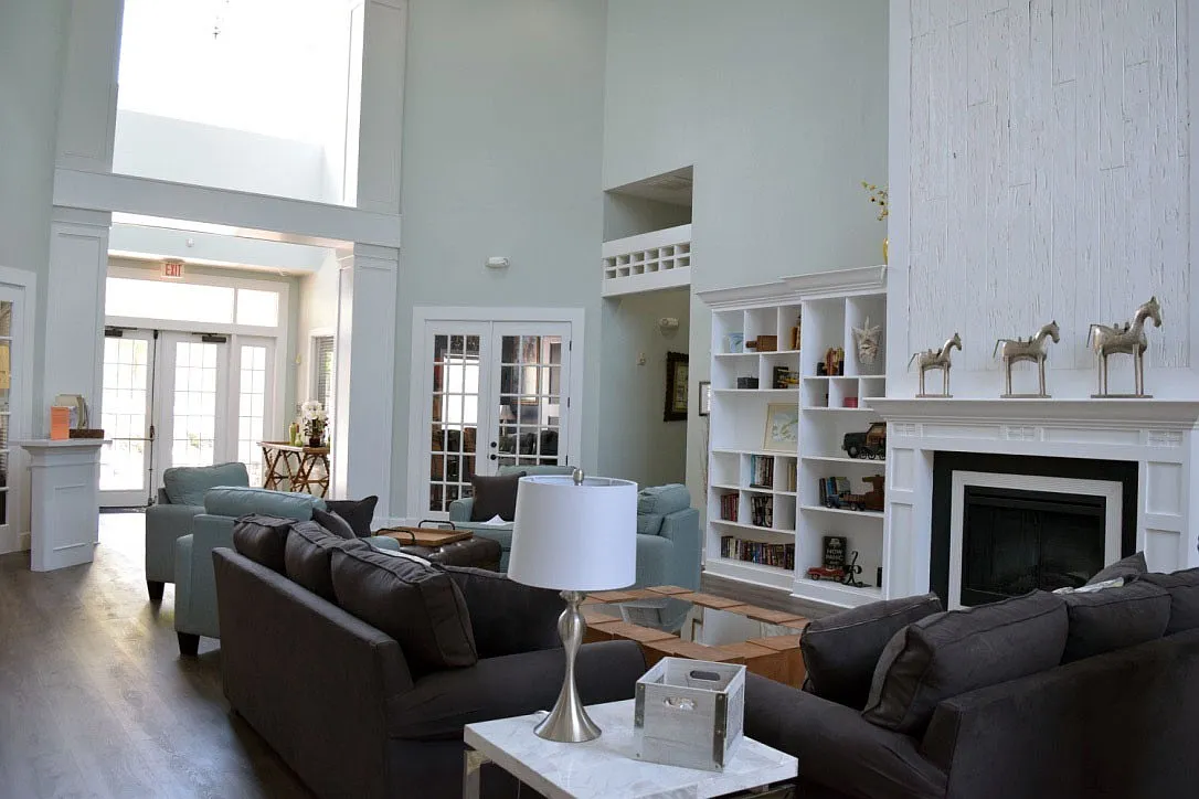 Barrington Park Condos - 2/2 on 1st Floor available July! — Photo 3