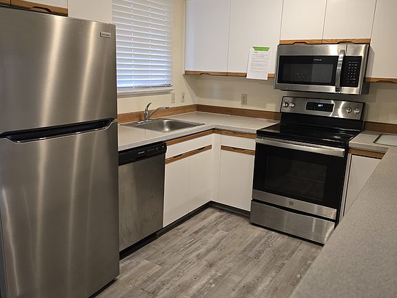 5th image of 1802 W Lincoln St #15