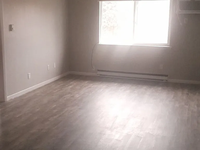 728 Broadway St — Photo 1