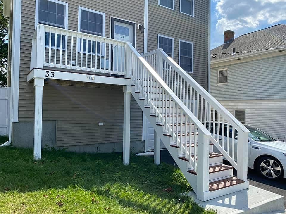 2nd image of 33 Christopher St