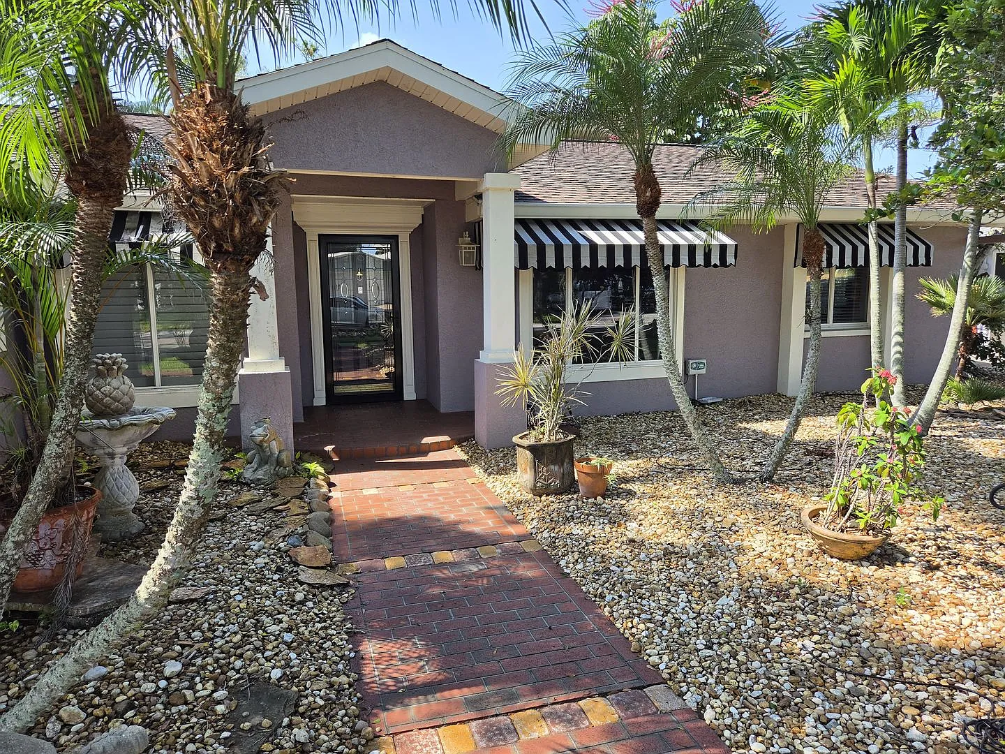 Move-In Ready Palm Harbor Pool Home Furnished & Pet Friendly — Photo 1