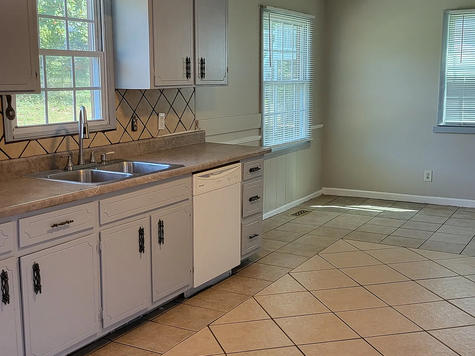 3 bed, 1700 sqft, $2,000 — Photo 4