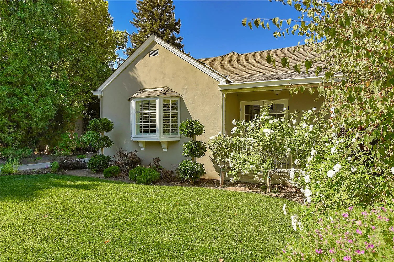3 bed, 2.5 bath, 1801 sqft, $11,995 — Photo 3