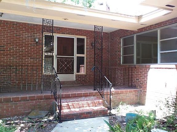 2nd image of 403 Anderson Dr