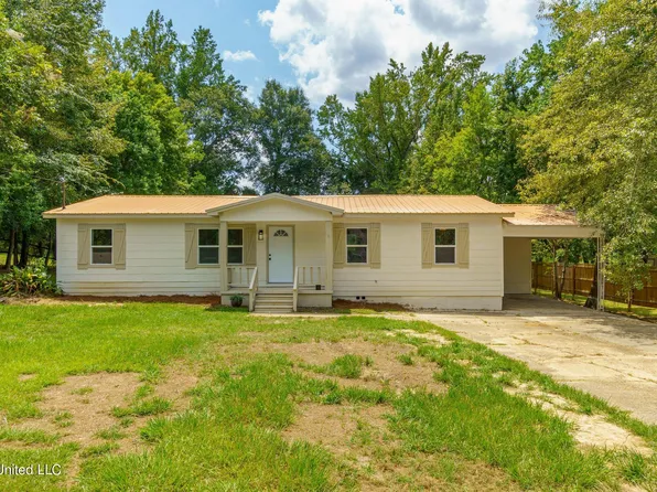 703 W Main St, Sandersville, MS 39477