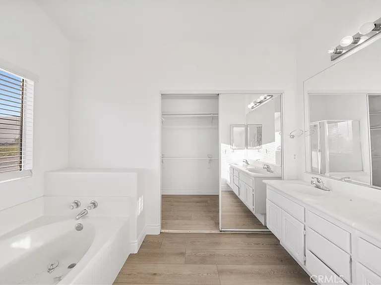 6766 Royal Crest Ct — Photo 21
