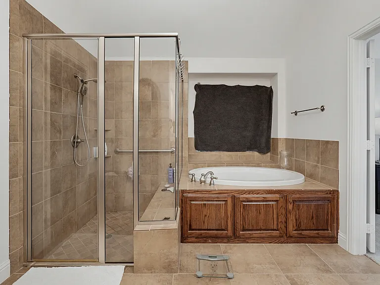 2504 Maple Stream Dr — Photo 23