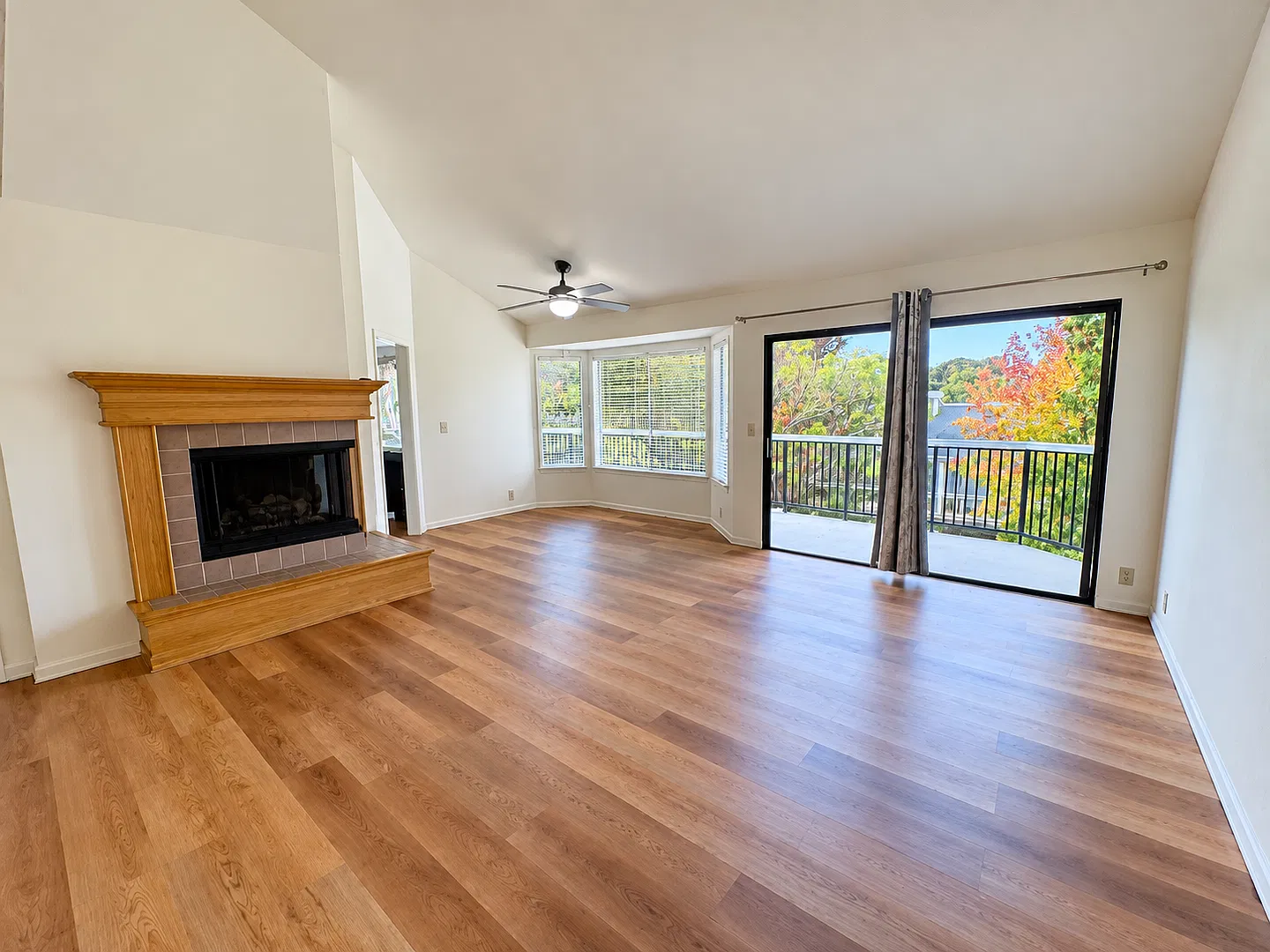 Hayward Hills 2 bed, 2 bath is great find, beautiful location! — Photo 3