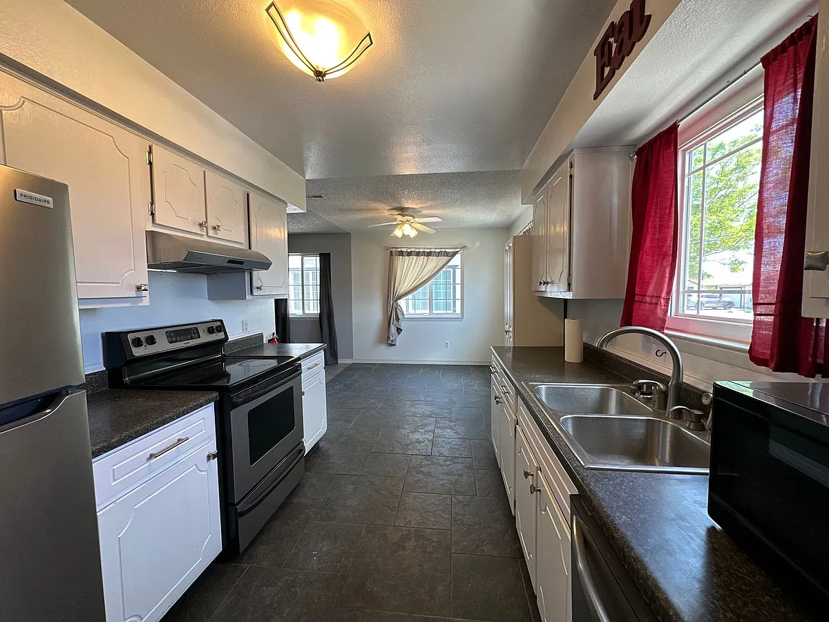 Building Photo - 5542 Cypress St