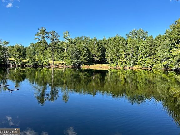 3rd image of 633 Duncan Rd