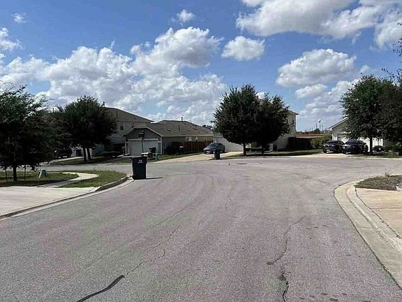 Exterior Neighborhood (street photo)