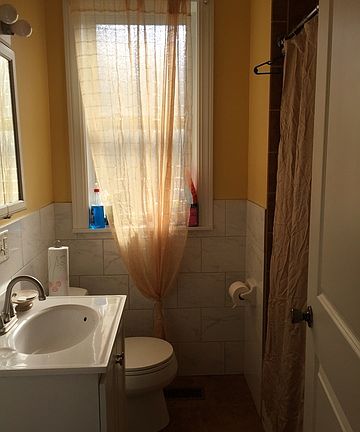 5th image of 1053 N Lawler Ave