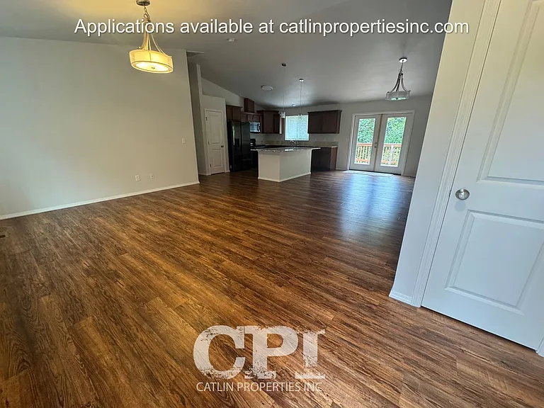 655 Chapman Rd — Photo 2