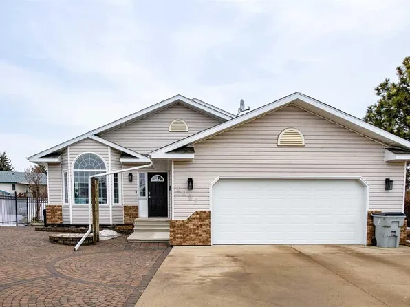 1021 S 20th St, Wainwright, AB T9W 1N5