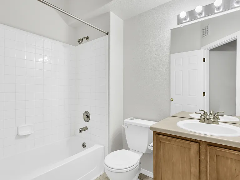 16392 E Fremont Ave — Photo 2