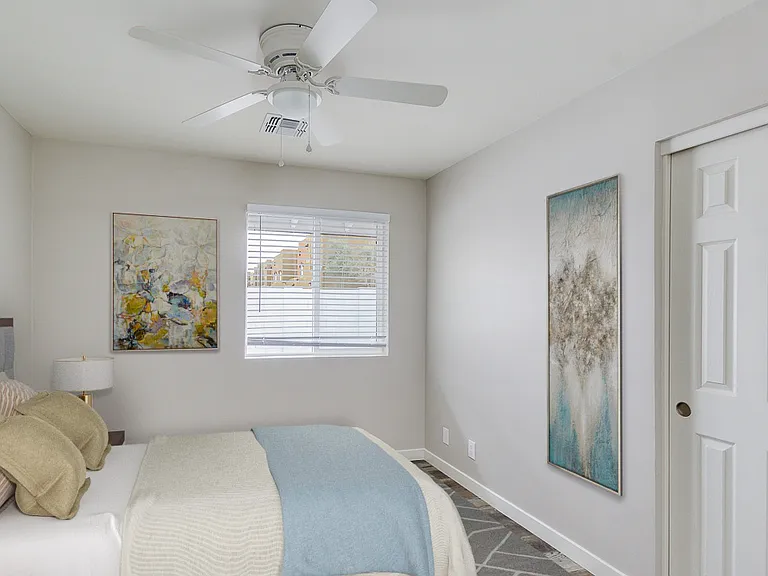 1648 W Colter St #6 — Photo 8