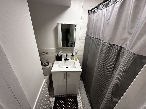 4th image of 479 Clinton Ave APT 1B