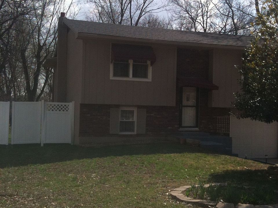 Front of House with Single Car Garage and Shop or Two Car Garage 