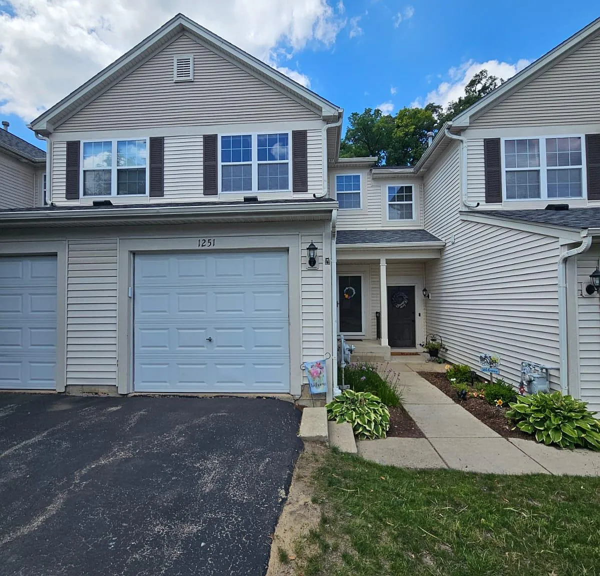2 bed, 1.5 bath, 1352 sqft, $2,100 — Photo 4