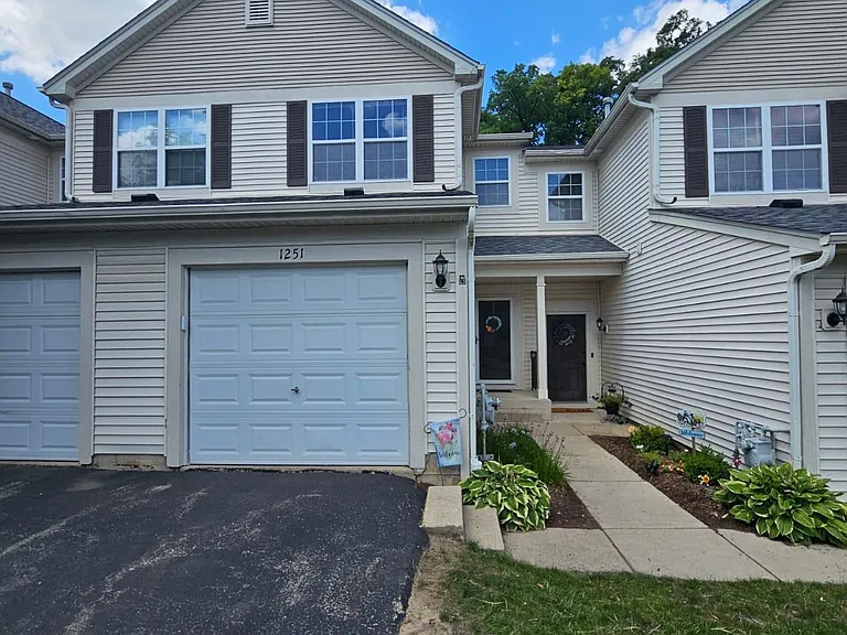 1251 Brookdale Dr — Photo 4
