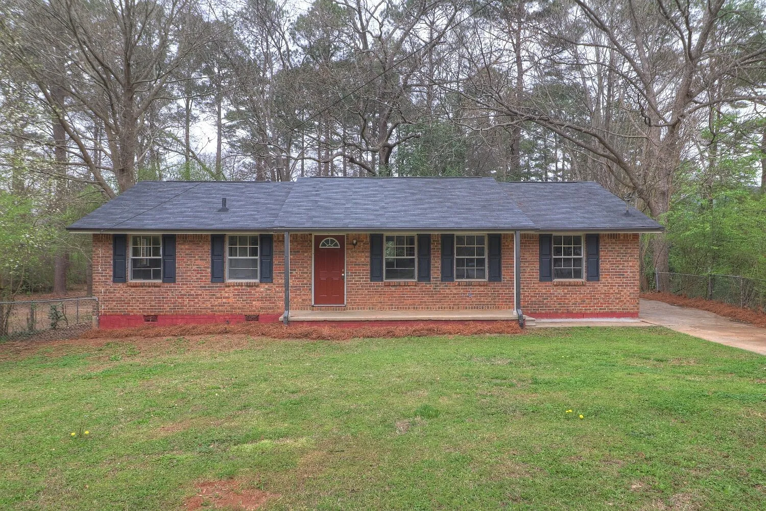 4 bed, 2.0 bath, 1352 sqft, $1,625 — Photo 2