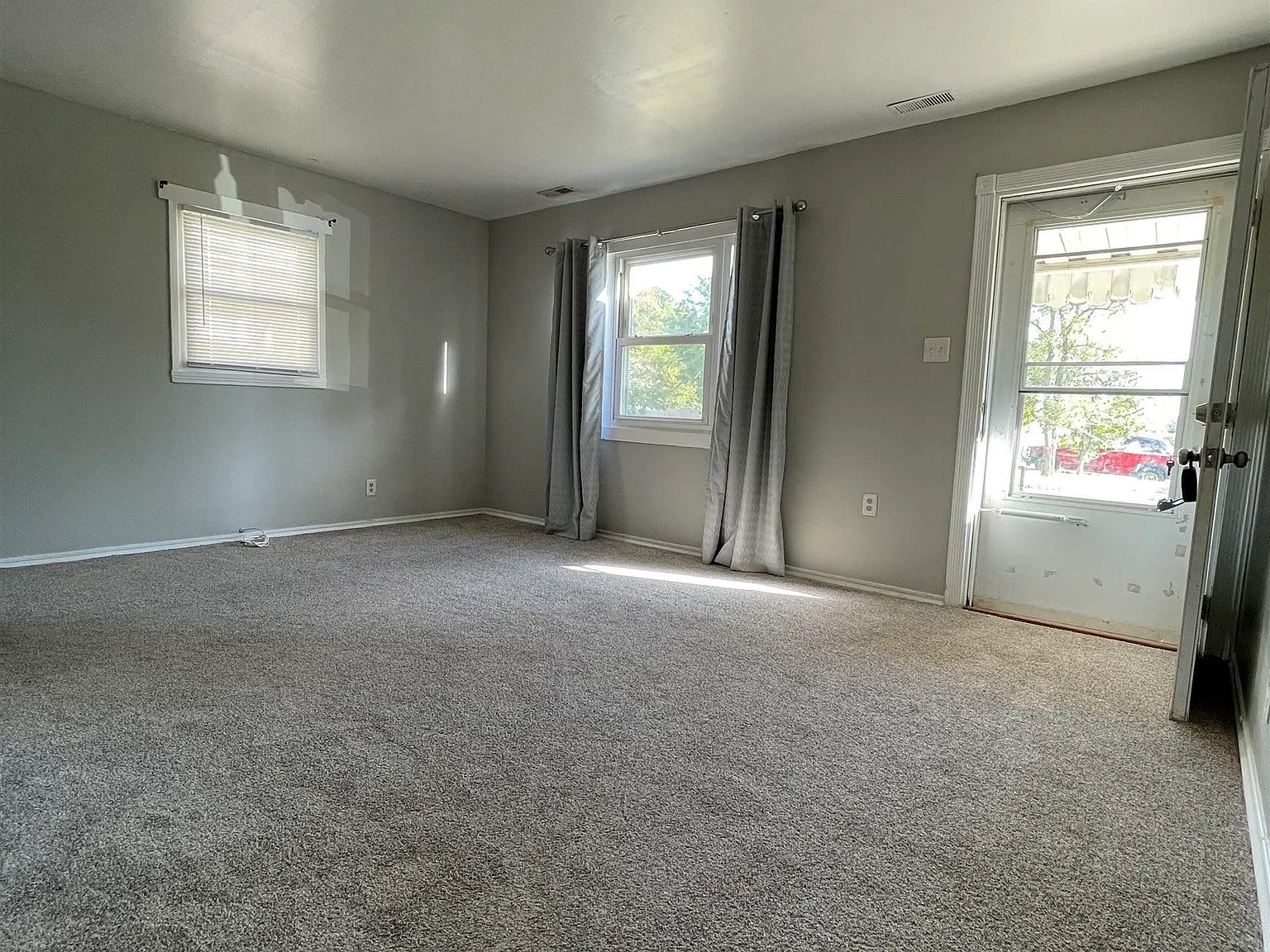 2 bed, 1.0 bath, 725 sqft, $975 — Photo 3