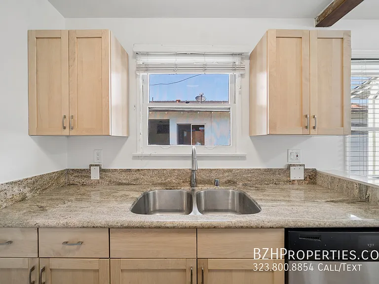 5303 1/2 Vantage Ave — Photo 6