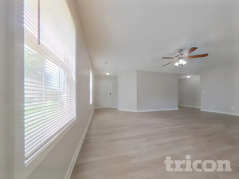 404 Castle Ridge Dr — Photo 4