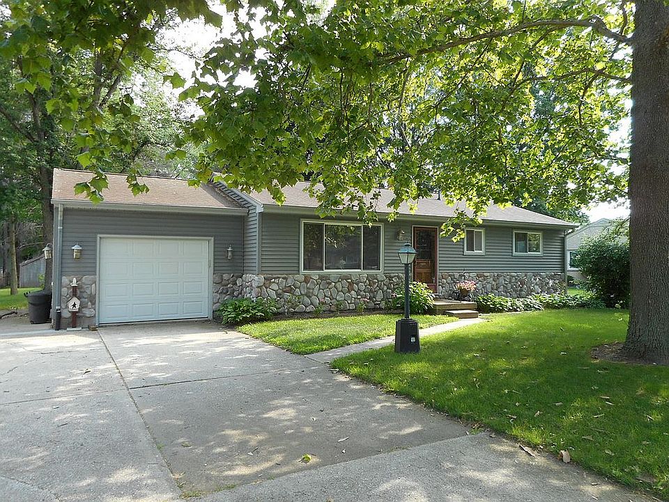 2nd image of 8098 Edgewood Dr