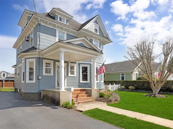 215 Staples Street, Farmingdale, NY 11735