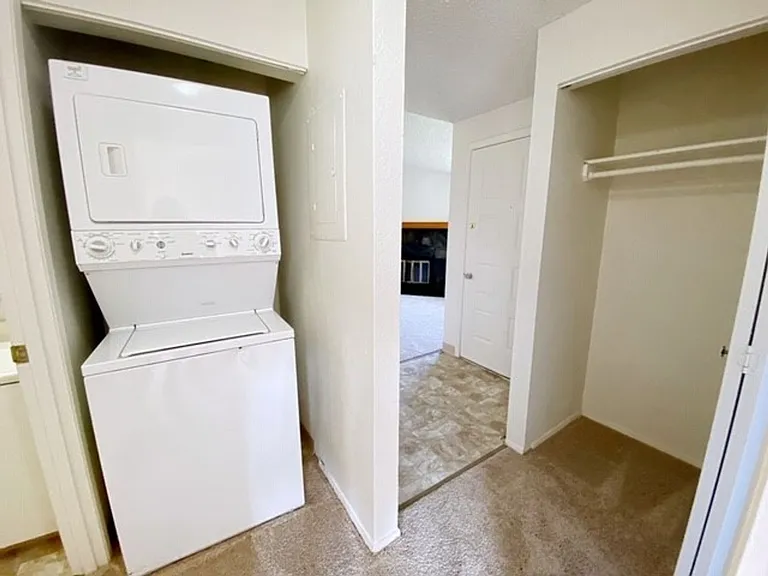 4446 Reka Dr — Photo 9
