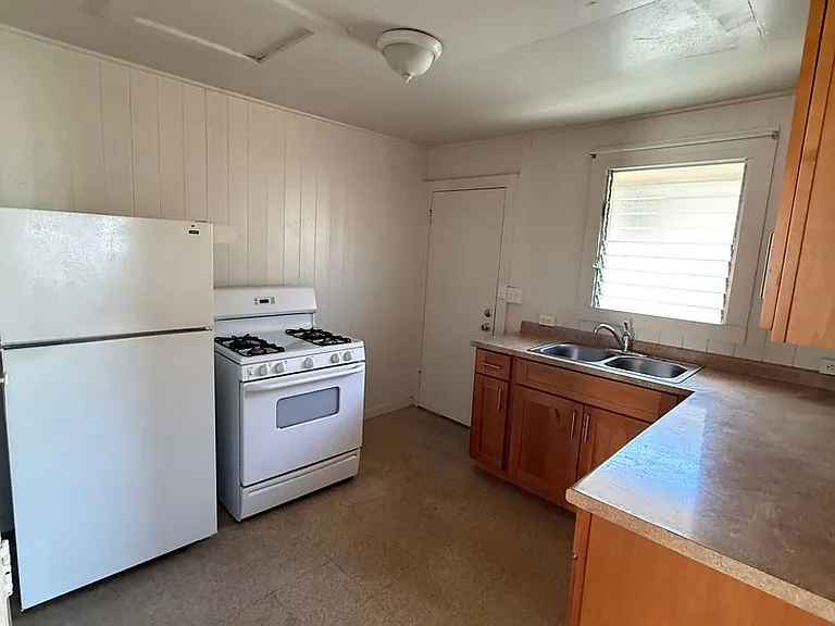 1141 Rycroft St — Photo 2