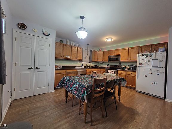 5th image of 7657 Scatter Woods Ln