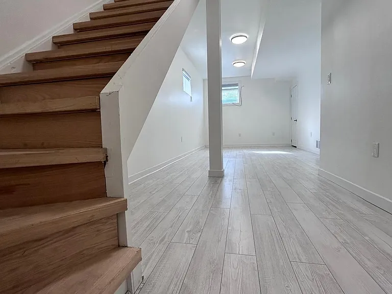 58 Wessenger Dr #LOWER — Photo 2