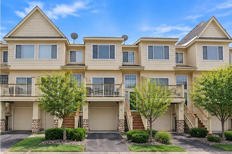 2 bed, 1.5 bath, 1500 sqft, $1,995 — Photo 1