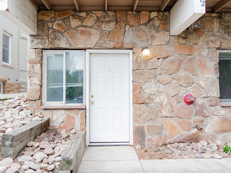 University Hill Apartments — Photo 20
