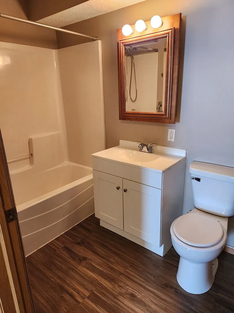 40 Bridgewater Ct — Photo 2