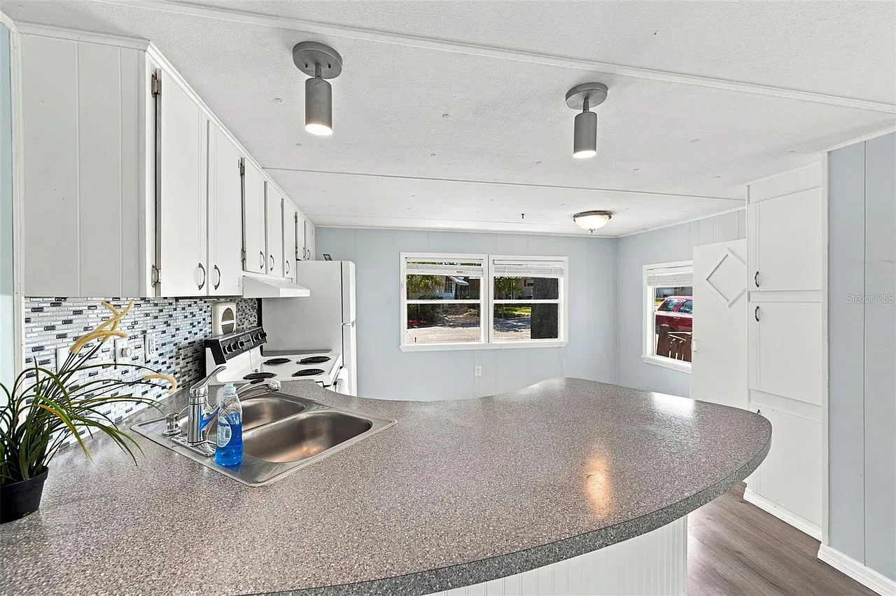 1 bed, 844 sqft, $1,195 — Photo 2