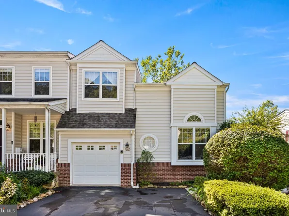 105 Longwood Ct, Malvern, PA 19355