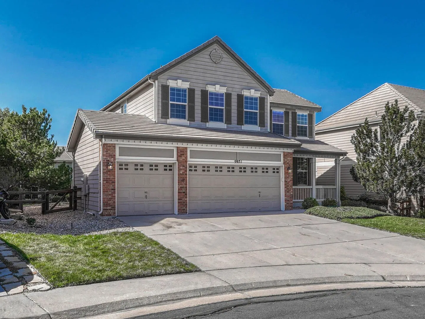 Beautifully updated 4br/3ba home — Photo 1